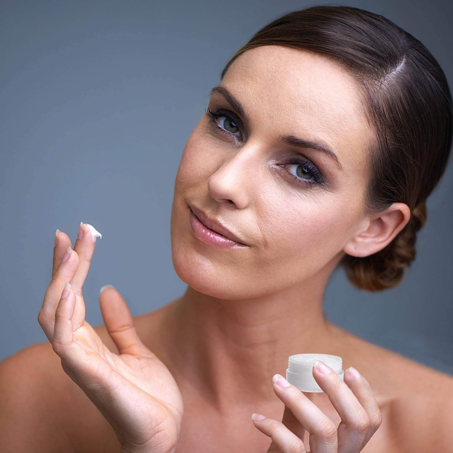 Refillable Cosmetic Sample Jars - 100 Pack 10g (0.35oz) Purple Small Travel Containers with Lids + 10 Mini Makeup Spatulas - BPA Free