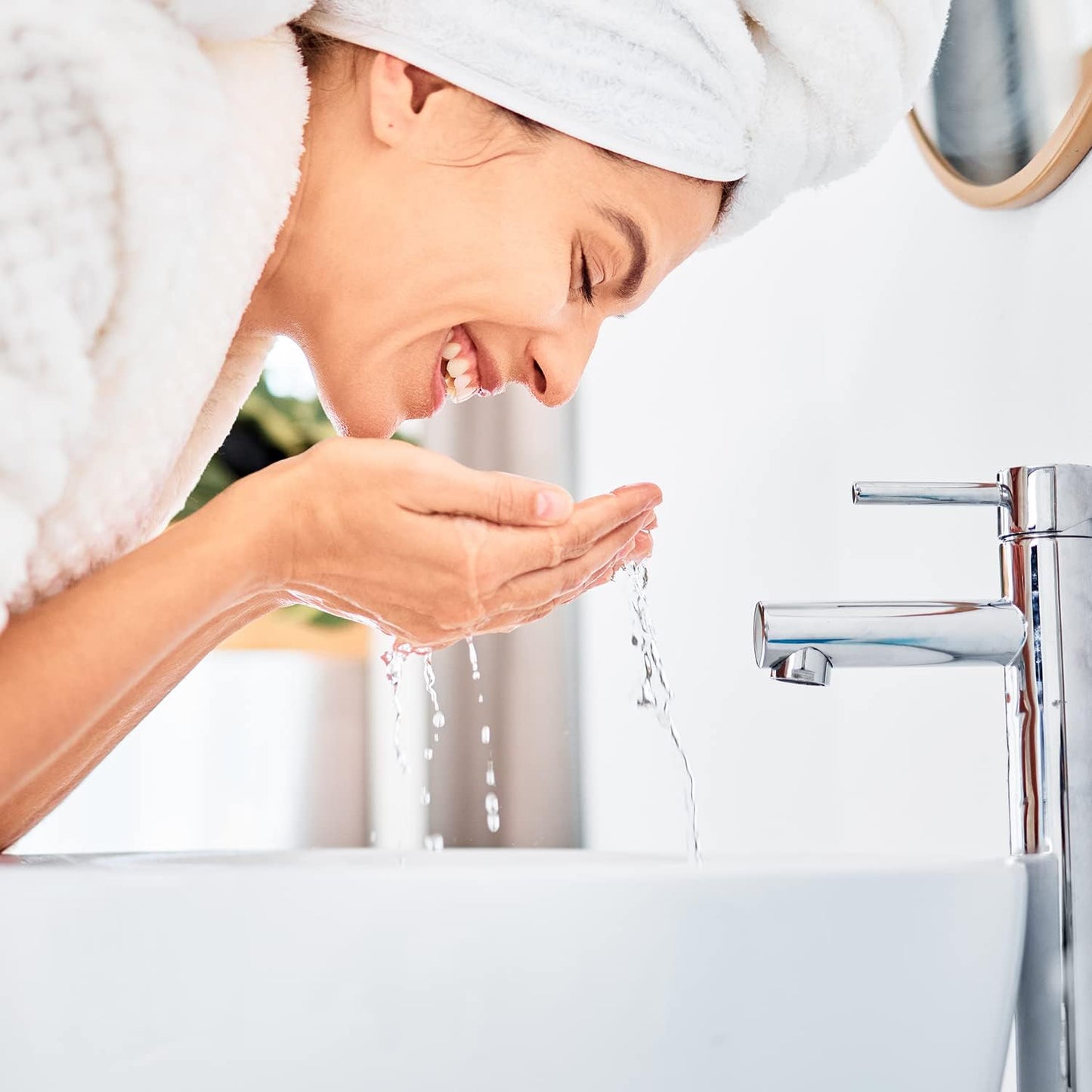 Amazon Basics Cleanser Face Wash - Renewing Salicylic Acid with Ceramides & Vitamin D, 8 fl oz, 1-Pack